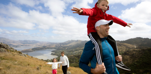 (R­–L) Dr. Radecki hiking with his family, Alexander, Annie, and Lydia in Christchurch, New Zealand.